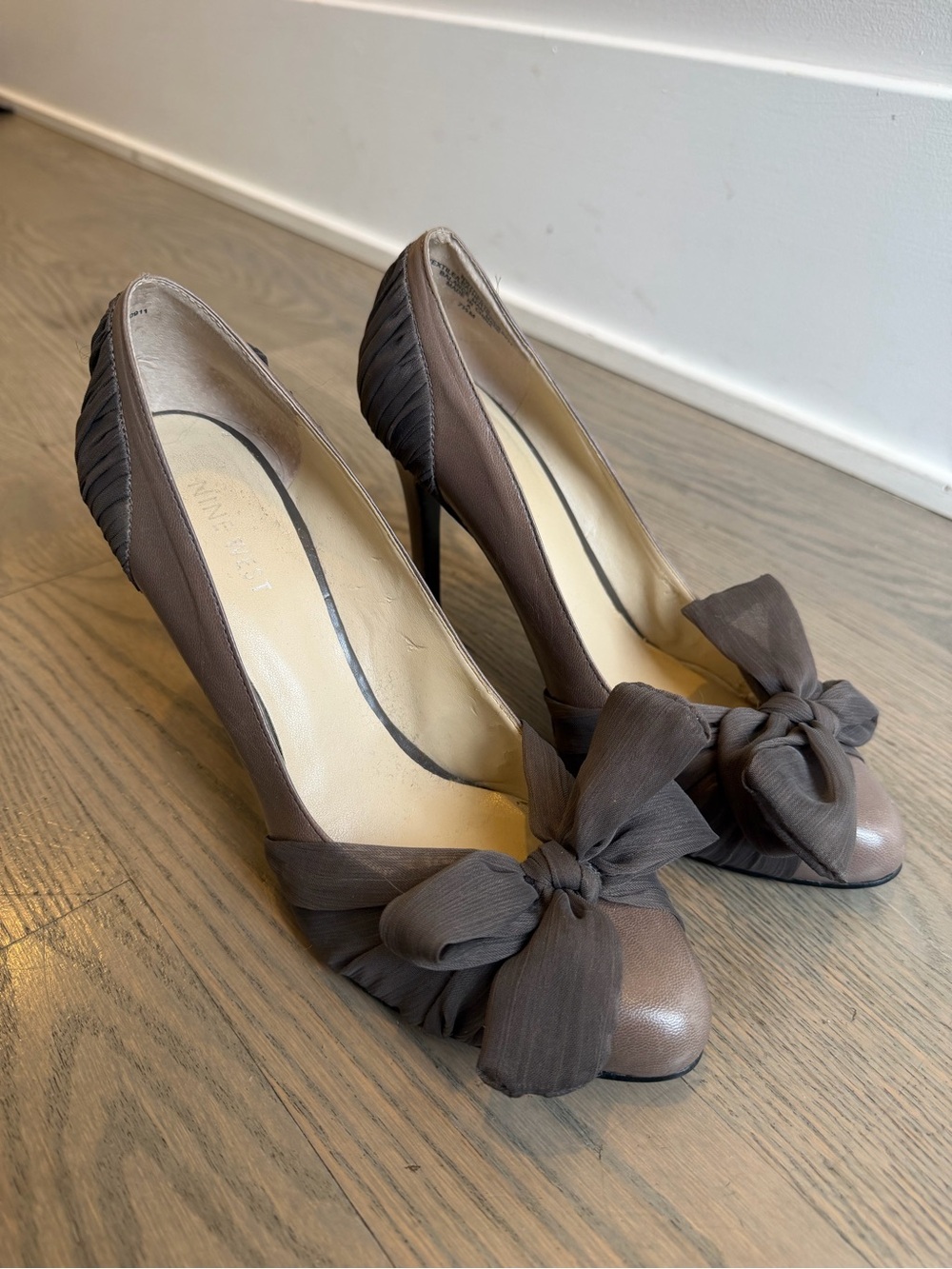 Nine West Taupe Bow Pumps
